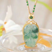 Cargar imagen en el visor de la galería, Collar de piedra de jade esmeralda natural