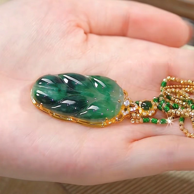 Collar de piedra de jade esmeralda natural