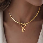 Collar con inicial y dije de corazón