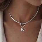 Collar con inicial y dije de corazón