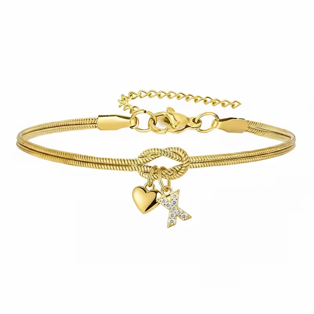 Pulsera dorada con inicial y dije de corazón