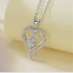 El "A mi esposa" - Collar corazón para siempre lleva un colgante de plata en forma de corazón con una brillante gema central en una delicada cadena de acero inoxidable, lo que lo convierte en un elegante regalo para pareja.