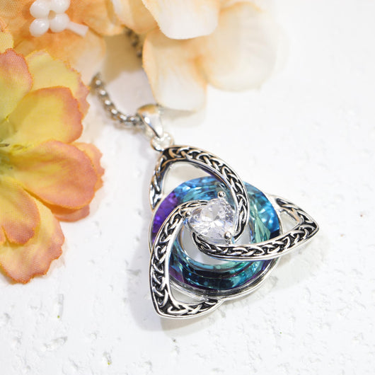 Collar Nudo de bruja con piedra de nacimiento
