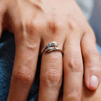 Anillo Abrazo Eterno con piedras de nacimiento - Moroveta