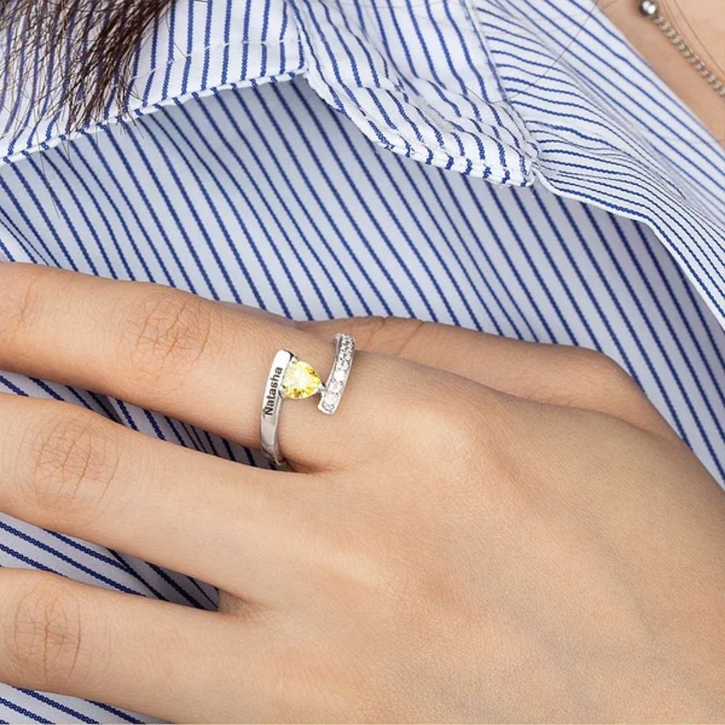 Anillo con nombres y piedras de nacimiento - Moroveta