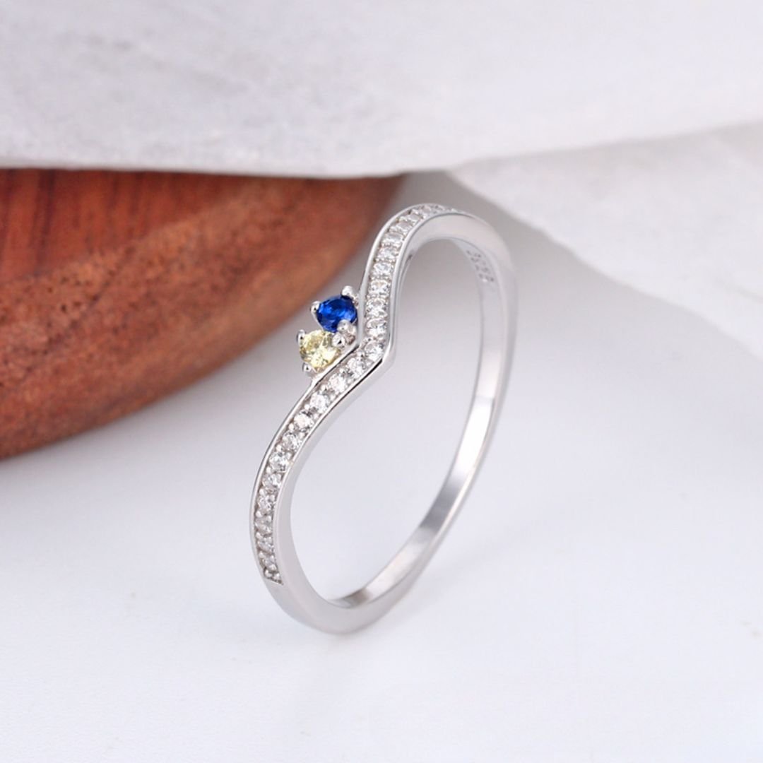 Anillo con piedras de nacimiento en v - Moroveta