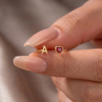 Anillo de inicial con piedra de corazón - Moroveta
