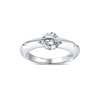 El Anillo giratorio estelar es un anillo ajustable de plata con un diseño moderno y minimalista que presenta un único diamante redondo flotando entre los extremos de la banda. Fabricado en acero quirúrgico blanco sobre un fondo blanco liso.