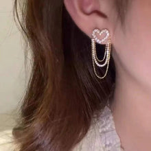 Cargar imagen en el visor de la galería, Aretes brillantes en forma de corazón - Moroveta