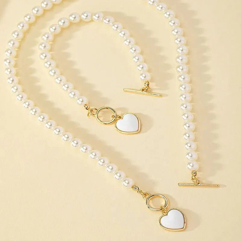 Conjunto de pulsera y collar con colgante de corazón de perlas