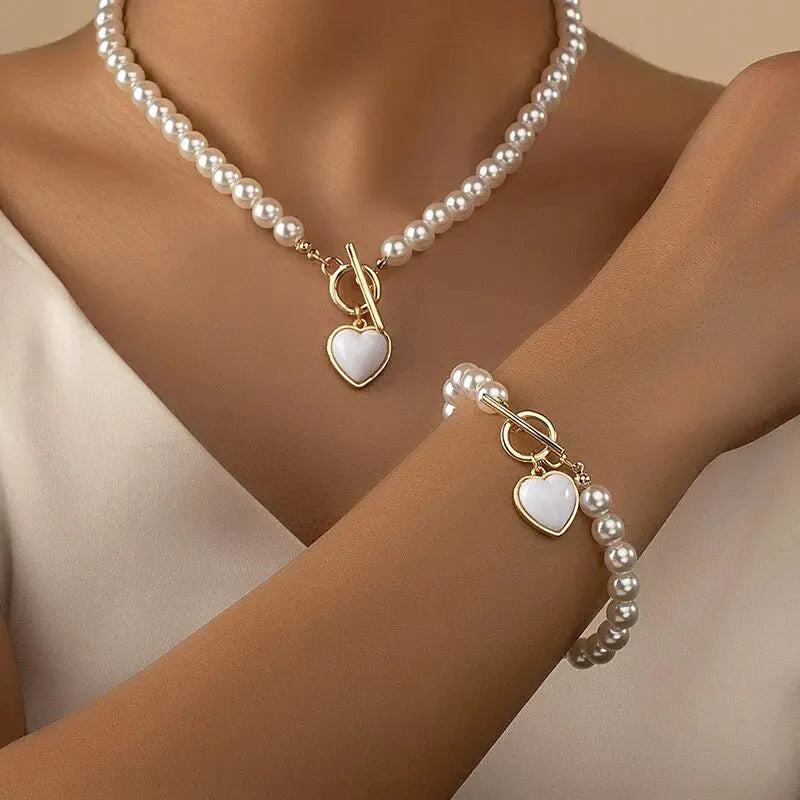 Conjunto de pulsera y collar con colgante de corazón de perlas