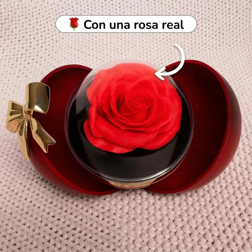 A Caja Corazón con rosa eterna y collar corazón personalizado descansa sobre una superficie beige. Un letrero arriba dice 🌹 Con una rosa real, con una flecha señalando la rosa en el interior de la caja.
