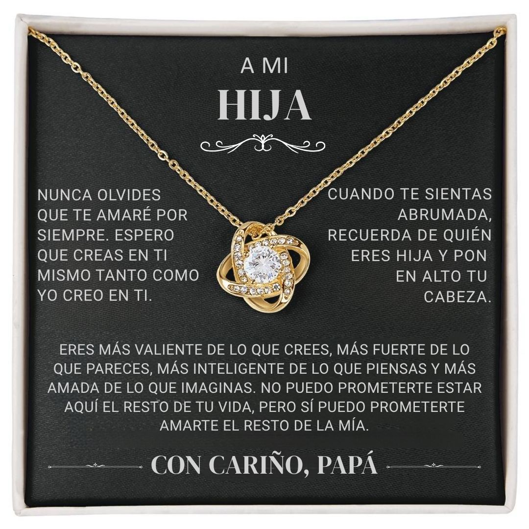 El "Collar 'A mi hija' - Con cariño Papá" es un collar de oro con un colgante brillante en una caja negra, con un sentido mensaje en español de padre a hija que expresa amor, ánimo y orgullo.