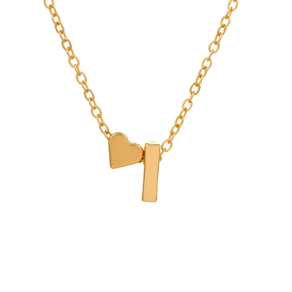 El collar con inicial y corazón es una cadena de oro con dos colgantes, un corazón y una barra rectangular brillante, uno al lado del otro. Perfecto como regalo personalizado o para combinar con tu collar con inicial favorito.