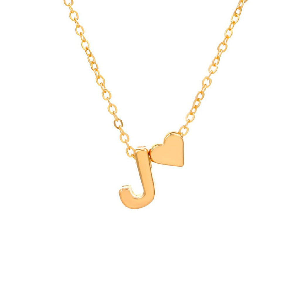El Collar con inicial y corazón es un elegante collar dorado con cadena delicada, charm de letra J y un pequeño corazón, ideal como regalo personalizado.