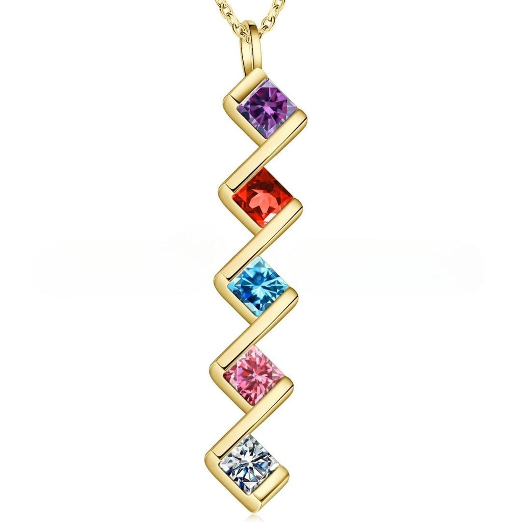 El Collar con múltiples piedras de nacimiento presenta un colgante dorado en zigzag con cinco piedras cuadradas en morado, rojo, azul, rosa y transparente-un regalo ideal para mamá.