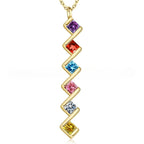 Collar con múltiples piedras de nacimiento: un collar personalizado con seis gemas cuadradas de colores, cada una representando un mes. Ideal como regalo para mamá lleno de significado o como collar personalizado.