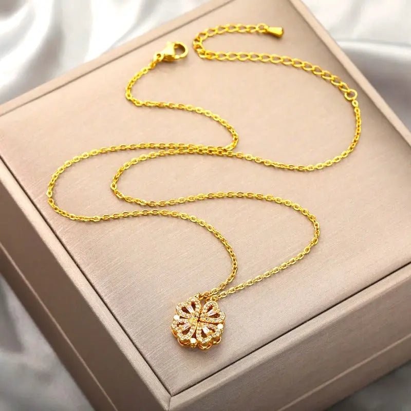 Collar con trébol de cuatro corazones + caja de rosa - Moroveta
