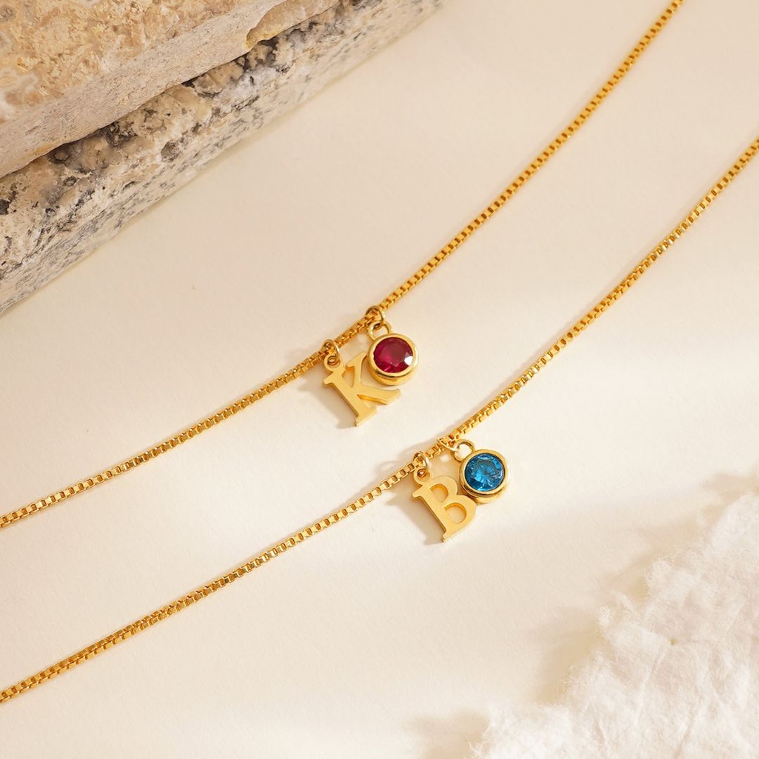 Collar de inicial con piedra de nacmiento - Moroveta