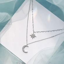 Cargar imagen en el visor de la galería, Collar de luna y estrella plateado - Moroveta