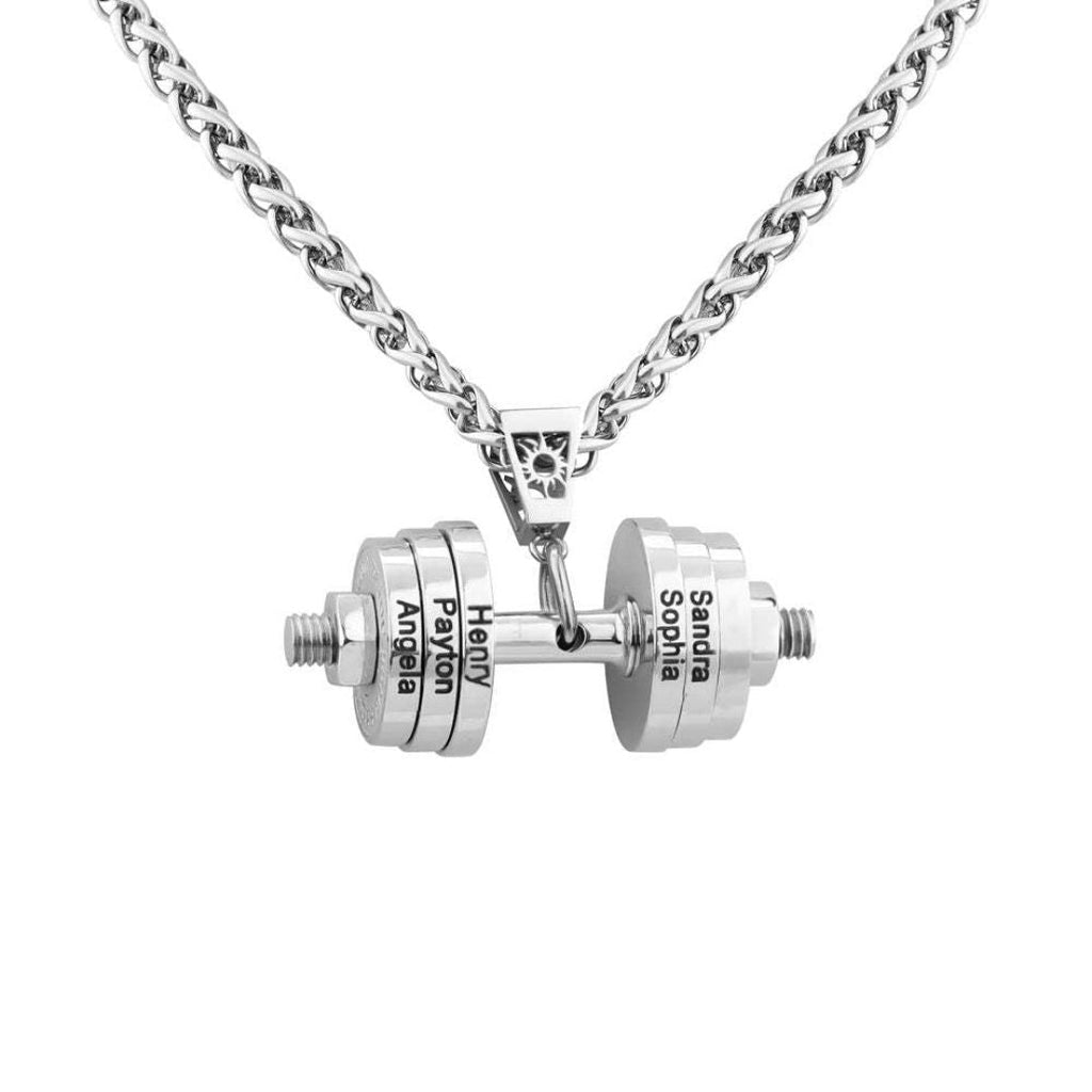 El Collar de pesa personalizado en color plateado incluye una cadena tipo curb y dije de mancuerna, con los nombres Angela, Henry, Payton, Sandra y Sophia: un regalo ideal para papá o el Día del Padre.
