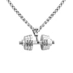 El Collar de pesa personalizado en color plateado incluye una cadena tipo curb y dije de mancuerna, con los nombres Angela, Henry, Payton, Sandra y Sophia: un regalo ideal para papá o el Día del Padre.