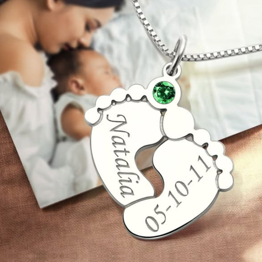 Collar de piecitos de bebé con nombre y fecha - Moroveta