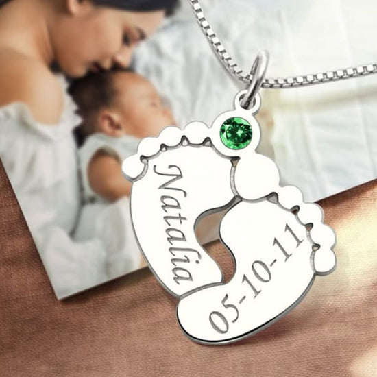Collar de piecitos de bebé con nombre y fecha - Moroveta