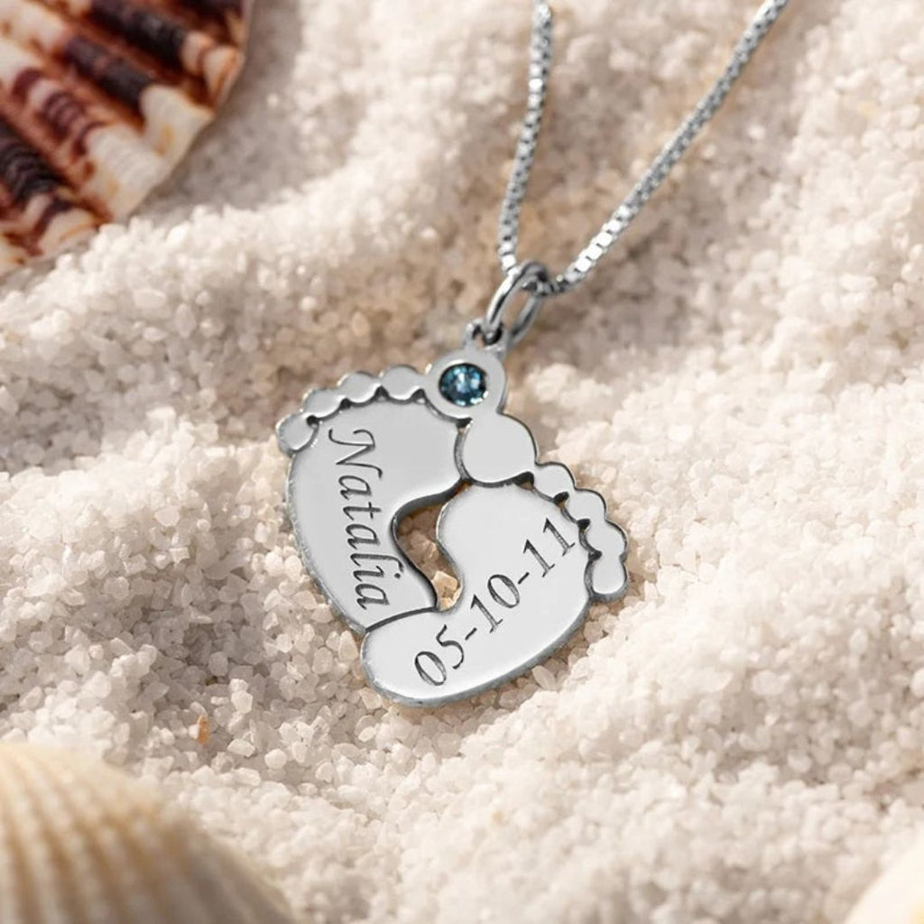 Collar de piecitos de bebé con nombre y fecha - Moroveta