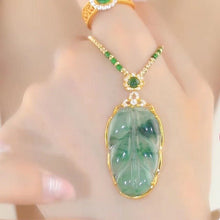 Cargar imagen en el visor de la galería, Collar de piedra de jade esmeralda natural - Moroveta