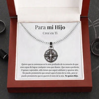 El collar Estrella del Norte - Para mi hijo (con nota dedicada) es un collar de plata en caja de madera, con un sentido mensaje en español: un regalo ideal para animar a tu hijo a creer en sí mismo y recordarle tu amor eterno.