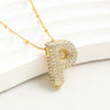 El Collar Inicial Bubble - ¡Llévate 2 por el precio de 1! es un collar dorado con inicial, incrustado de cristales brillantes. Un regalo personalizado y elegante, presentado sobre un fondo blanco.