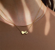 Cargar imagen en el visor de la galería, Collar inicial + Corazón - Moroveta