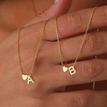 Cargar imagen en el visor de la galería, Collar inicial + Corazón - Moroveta