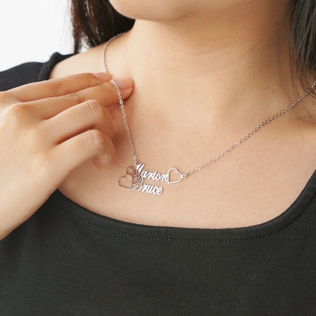 Collar personalizado con dos nombres y corazones - Moroveta