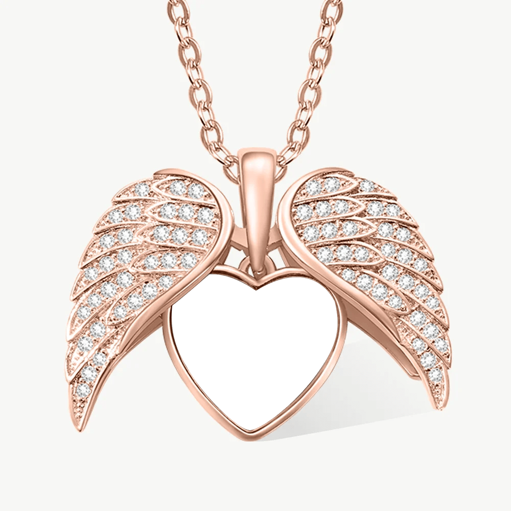 Collar personalizado con foto en forma de corazón en oro rosa, decorado con dos alas de ángel y cristales blancos brillantes. Un toque elegante para cualquier look.