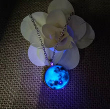 Cargar imagen en el visor de la galería, Conjunto de collar + pulsera de luna luminosa - Moroveta