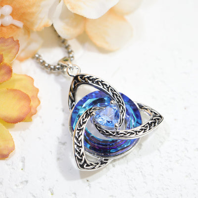Collar Nudo de bruja con piedra de nacimiento