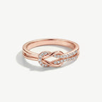 Anillo nudo entrelazado