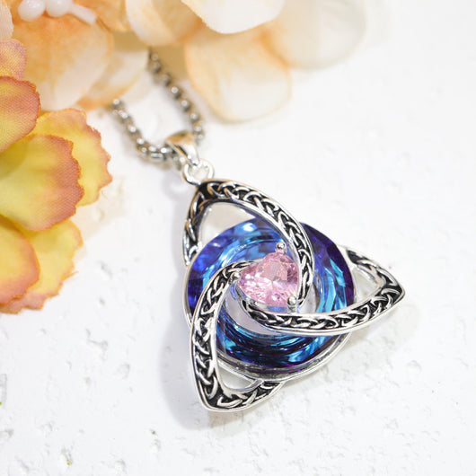 Collar Nudo de bruja con piedra de nacimiento
