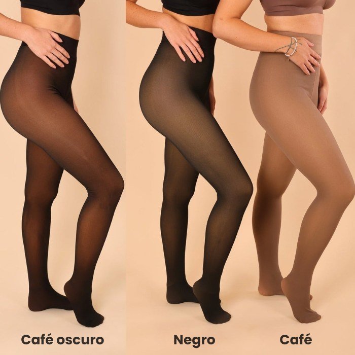 Tres mujeres, una al lado de la otra, llevan sendas Pantimedias térmicas PremFleece™ con costura elegante y cómoda (Oferta 1 + 1 GRATIS) en Café oscuro, Negro y Café. El fondo beige resalta estas elegantes pantimedias.