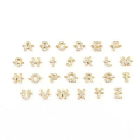 Pulsera ajustable con inicial (2X1): charms dorados con pedrería, de la A a la Z en cuatro filas. Personaliza tu pulsera eligiendo tu letra favorita. Un accesorio único y elegante para destacar tu estilo.