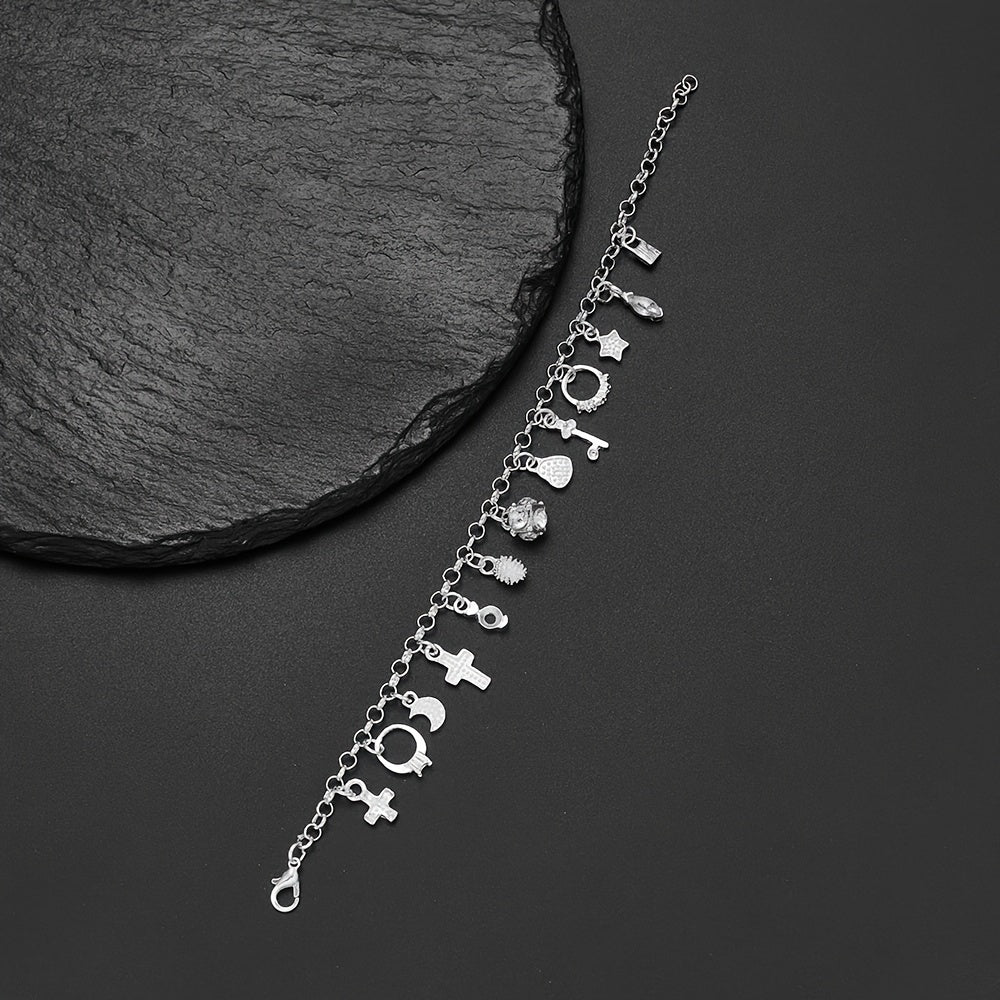 La Pulsera con 13 amuletos (2x1 limitado) de plata 925 presenta símbolos como signos de género y figuras geométricas, ideal para atraer energía positiva y lucirse como amuleto especial.
