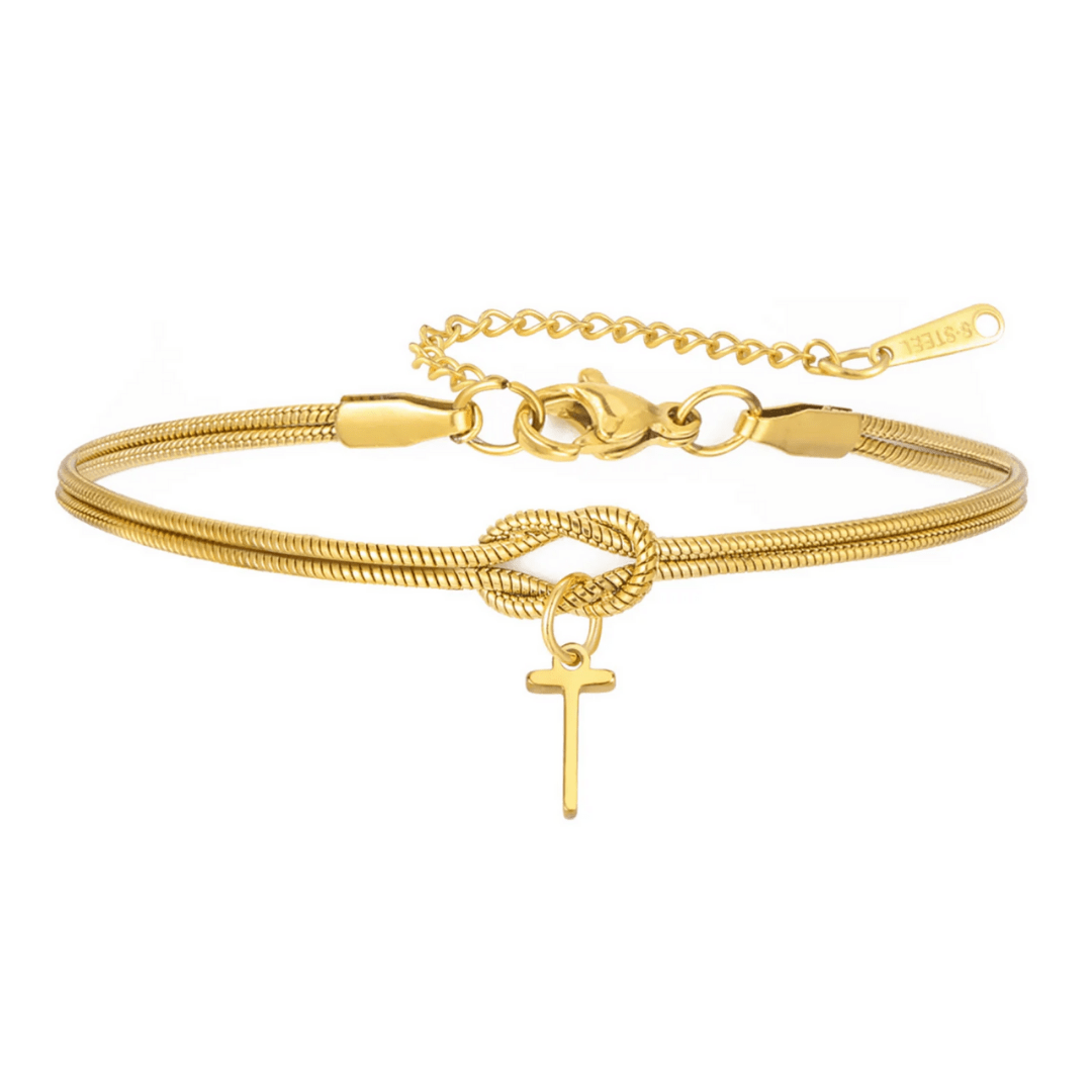 La Pulsera de nudo con inicial es una delicada joya dorada con detalle de nudo, charm personalizable y cadena fina ajustable-un regalo inolvidable para cualquier ocasión.