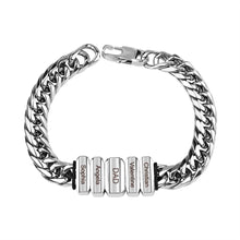 Cargar imagen en el visor de la galería, Pulsera de cadena personalizada en color plateado con cinco cuentas rectangulares grabadas: Sophia, Angela, DAD, Valentine y Christian. Ideal como regalo para padre, la pulsera muestra el broche visible en la parte superior.