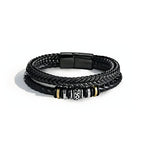 Pulsera de cuero - Siempre contigo Papá: brazalete de cuero hombre con dos bandas trenzadas negras, detalles en cadena plateada, toques dorados y cierre magnético negro. Pulsera ideal como regalo para papá o padres, mostrada sobre fondo blanco.