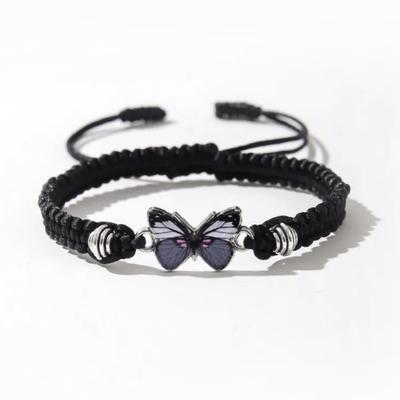 Cordón negro con mariposa gris