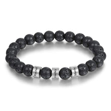 Cargar imagen en el visor de la galería, La Pulsera de piedra volcánica personalizada lleva cuentas negras y tres cuentas plateadas grabadas con los nombres Rachel, Hailey y Mandy; es el regalo perfecto para el día del padre.