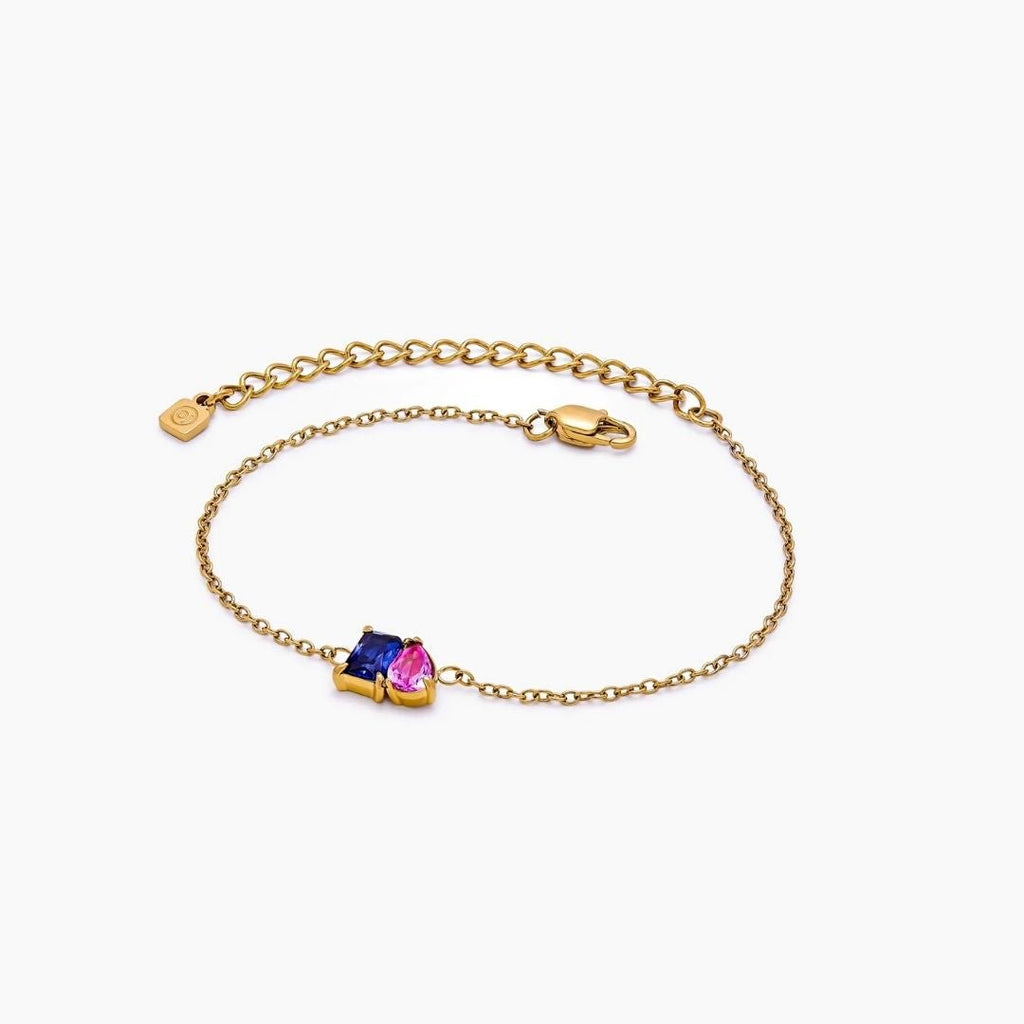 Pulsera dos mitades con piedras de nacimiento: elegante cadena dorada con dos gemas, una azul y una rosa, en el centro. Incluye cierre tipo langosta y cadena ajustable, ideal como joya personalizada para cualquier ocasión.