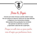 Un gráfico en forma de corazón con un lazo remata un mensaje en español para papá, con la Pulsera "El mejor Papá" - Personalizable, un regalo ideal el día del padre que simboliza el apoyo, la fuerza y los preciados lazos familiares.